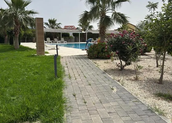 Elizabeth Caesar Blue *