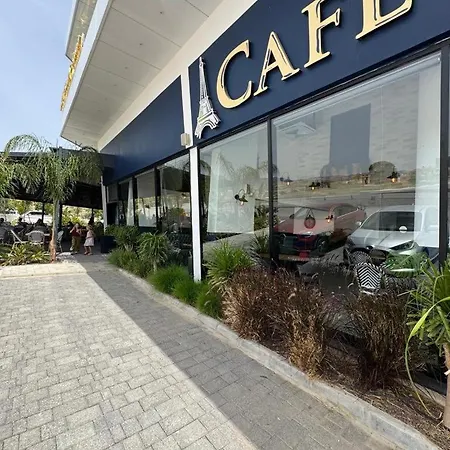 Elizabeth Caesar Blue Apartamento Trikomo