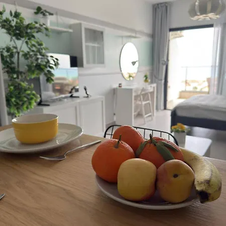 Elizabeth Caesar Blue * Trikomo