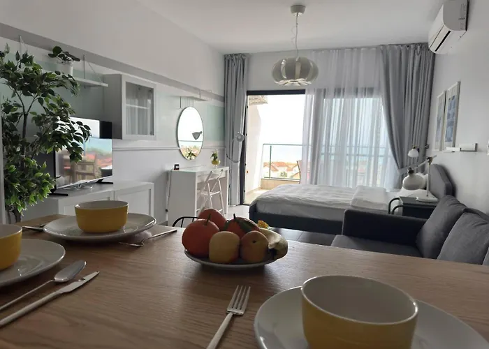 Elizabeth Caesar Blue *